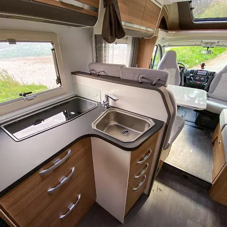 Vive A Pie De Playa Autocaravana De Lujo