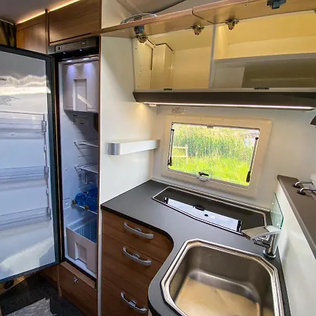 Vive A Pie De Playa Autocaravana De Lujo